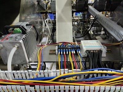 معدل تخفيض المياه بنسبة 9 مراحل 95% مجفف الفراغات الميكروويفية لصندوق تعديل البولب، التعبئة الصناعية