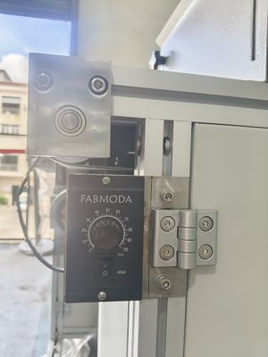 تحقيق سرعة معالجة آلة معالجة الأشعة فوق البنفسجية مع نظام نقل 1HP Desheng المحرك لدينا 5-20m / min السرعة