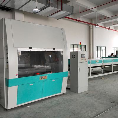 آلة رش طلاء ألياف اللب الصناعية مع نظام رش ترددي دقيق للكرتون المعاد تدويره