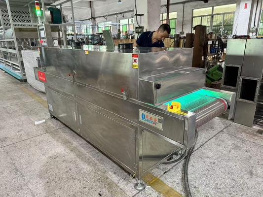 نفق تعقيم الأسطح بالأشعة فوق البنفسجية (UV-C) القابل للتخصيص لتغليف المواد الغذائية وخطوط معالجة الفاكهة المجففة بكميات كبيرة