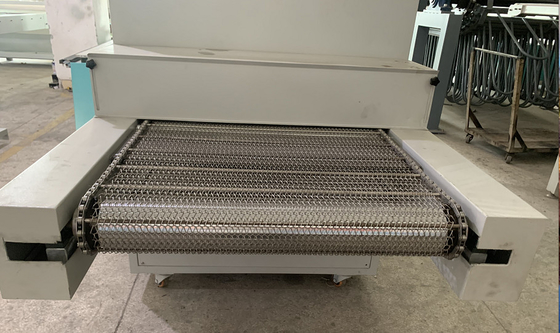 آلة علاج LED للأشعة فوق البنفسجية الأوتوماتيكية لحزمة صندوق المجلس 2350mm