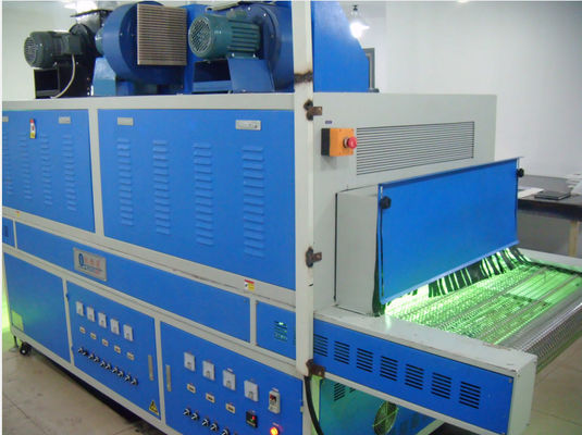 AC220V 50HZ إمدادات الطاقة آلة تبرئة الأشعة فوق البنفسجية للمساحة 300mm * 400mm مع مصباح 365nm